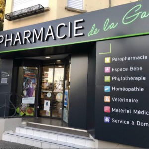 enseigne devanture pharmacie de la gare