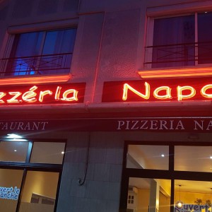 enseigne neon pizzeria