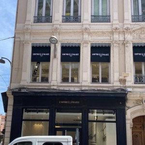 facade boutique empire