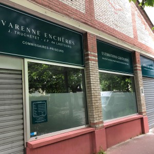 enseigne commisseur priseur