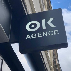 enseigne drapeau agence